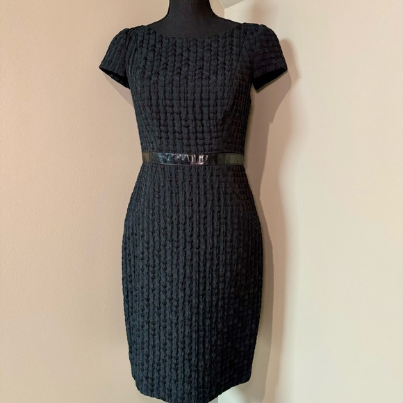 Vintage Carmen Marc Valvo black puckered sheath dress with patent trim size 6 - Picture 1 of 7